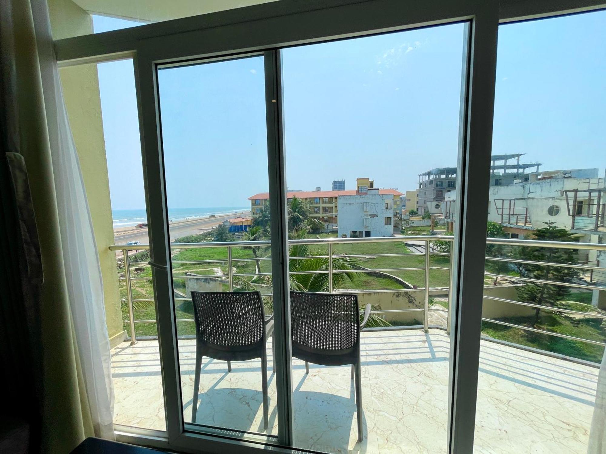 Hotel Tbs In بوري المظهر الخارجي الصورة